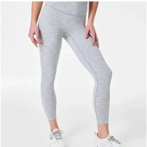 NEW SPANX Soft & Smooth Spacedye 7/8 Legging Gray
Activewear Yoga Large Hi-Rise - Picture 5 of 5
